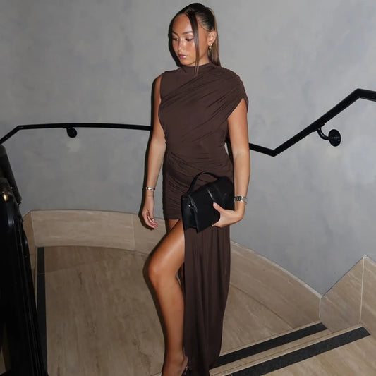 Robe mini asymétrique col mi-haut