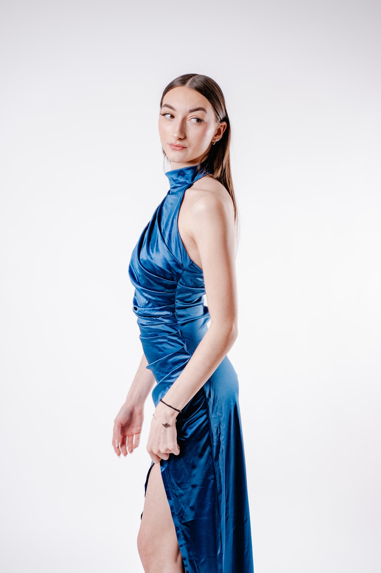 Robe longue satin col licou dos nu — Luminescence