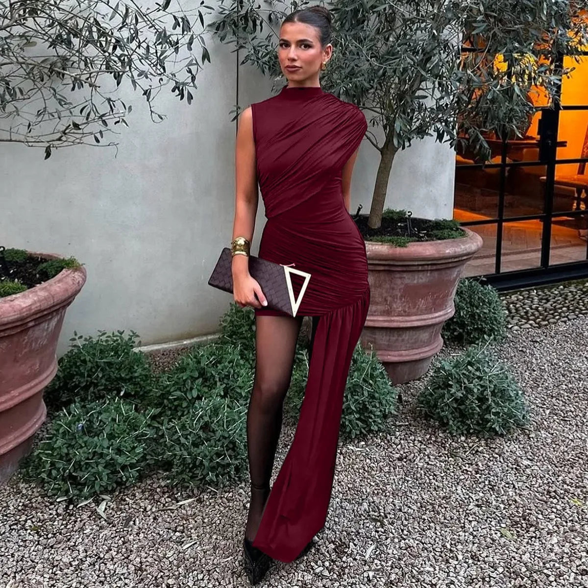 Robe mini asymétrique col mi-haut